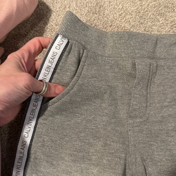 Calvin Klein 3T two-piece - Picture 3 of 3